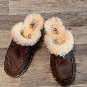WOMEN'S DARK BROWN UGG CLOGS SIZE 6